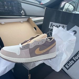 Men's Air Jordan 1 Low SE Craft "Taupe Haze" Shoes